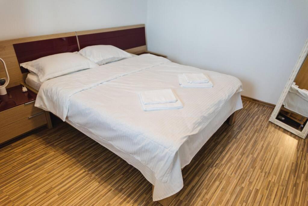 2 Bedroom Apt Park Belvedere Sibiu Eksteriør bilde
